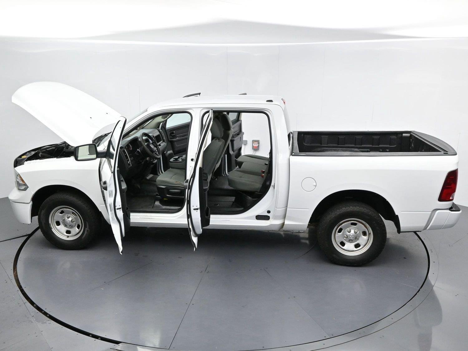 Used 2015 Bright White Clearcoat Ram Tradesman image 34