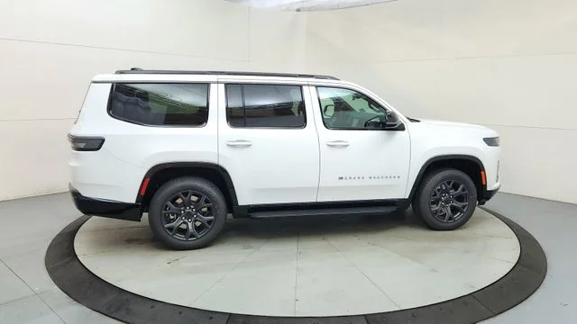 New 2026 Bright White Clear-Coat Exterior Paint Jeep Limited Altitude image 11