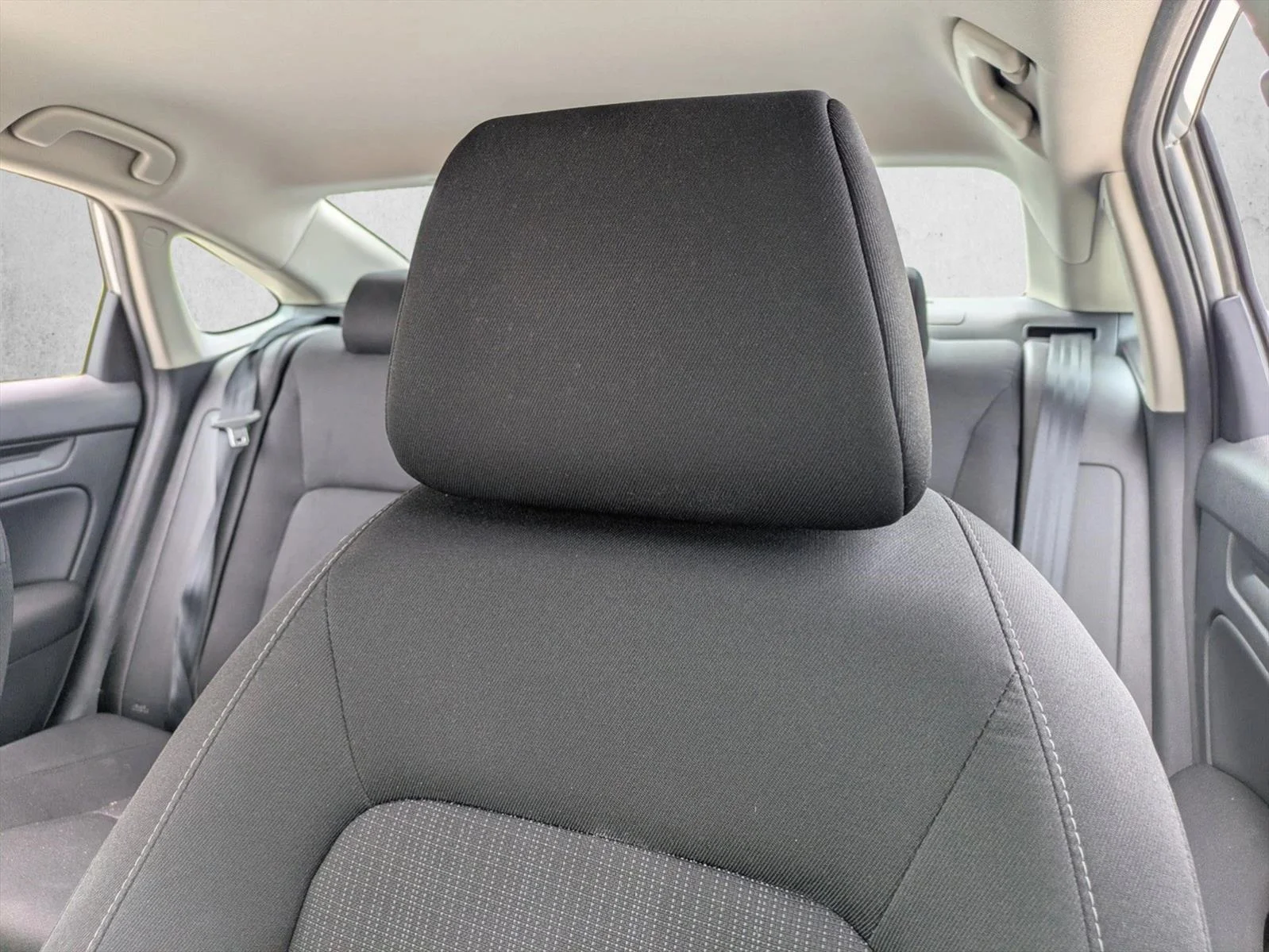 Used 2024 Lunar Silver Metallic Honda LX image 13