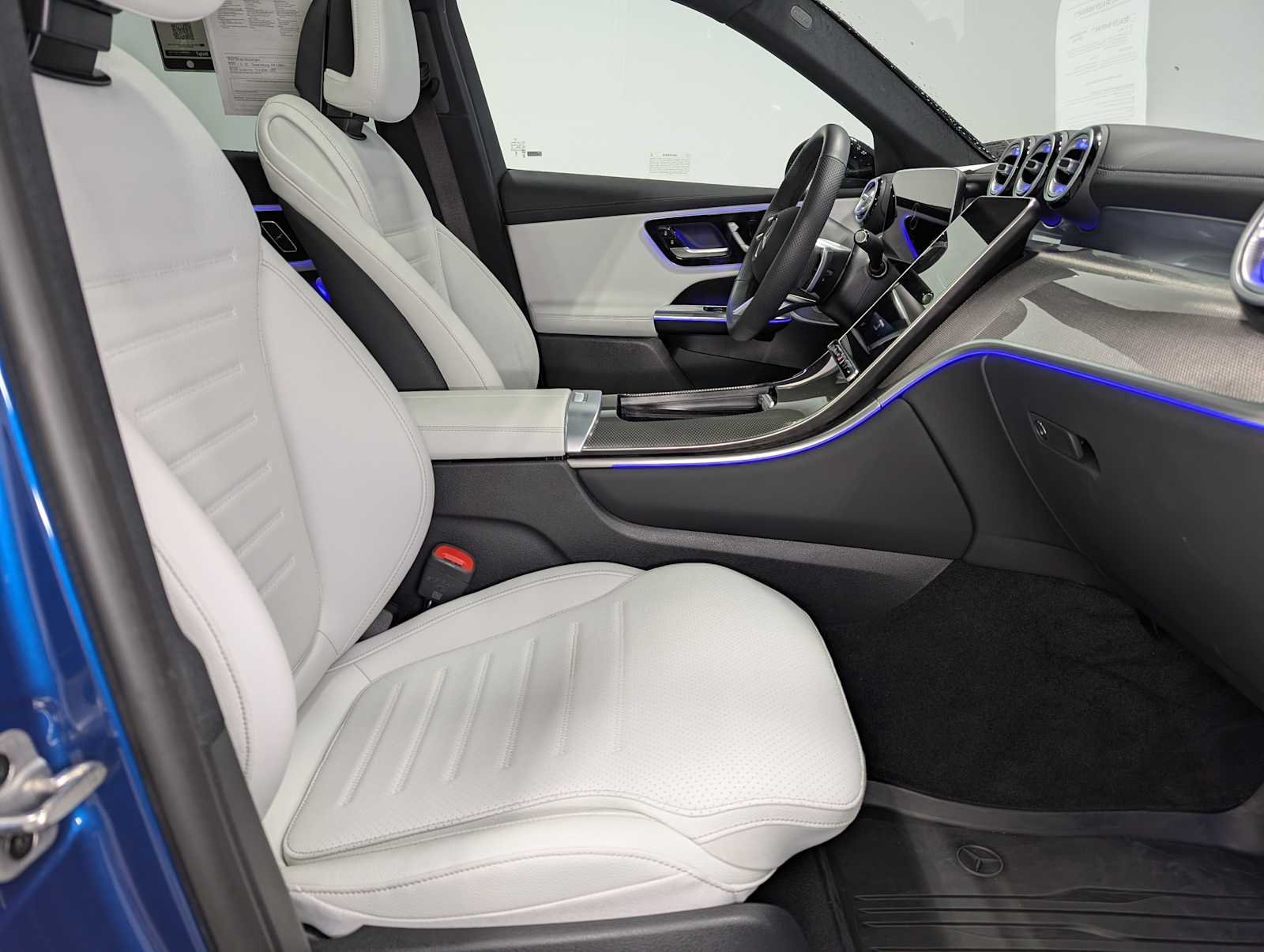 Used 2026 Starling Blue Metallic Mercedes-Benz GLC 300 image 39