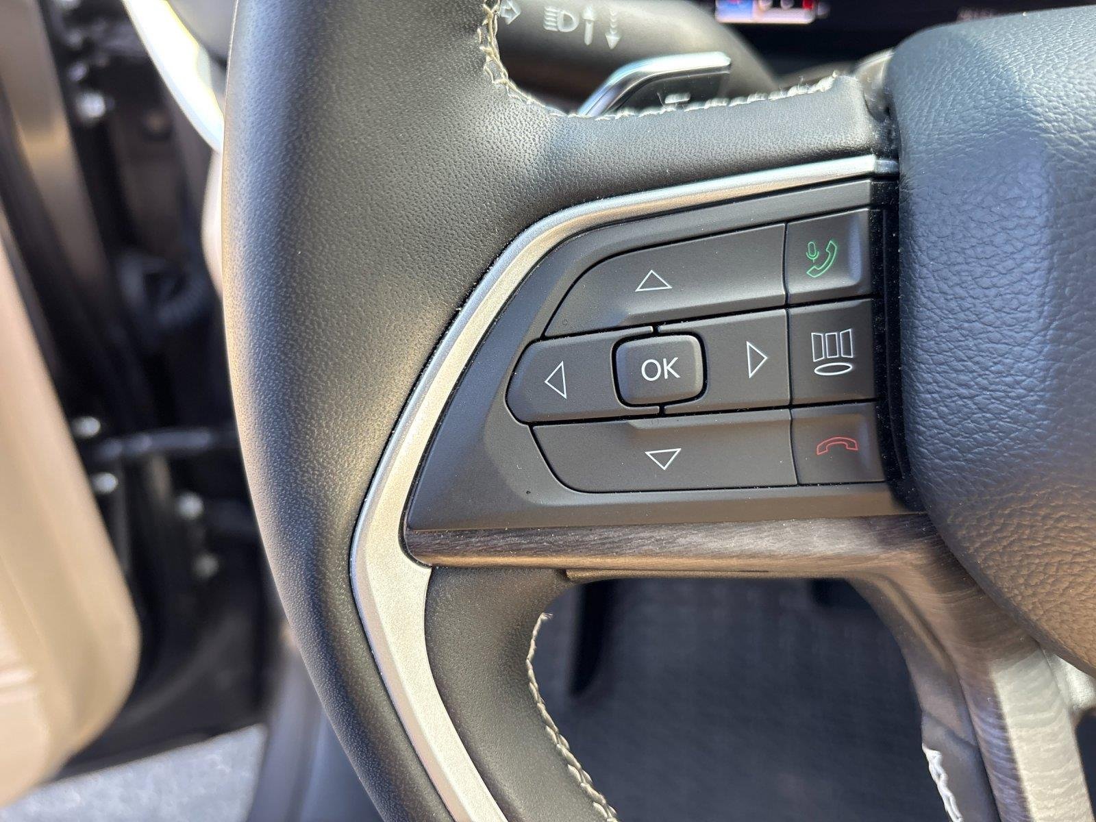 Used 2023 Baltic Gray Metallic Clearcoat Jeep Limited image 19