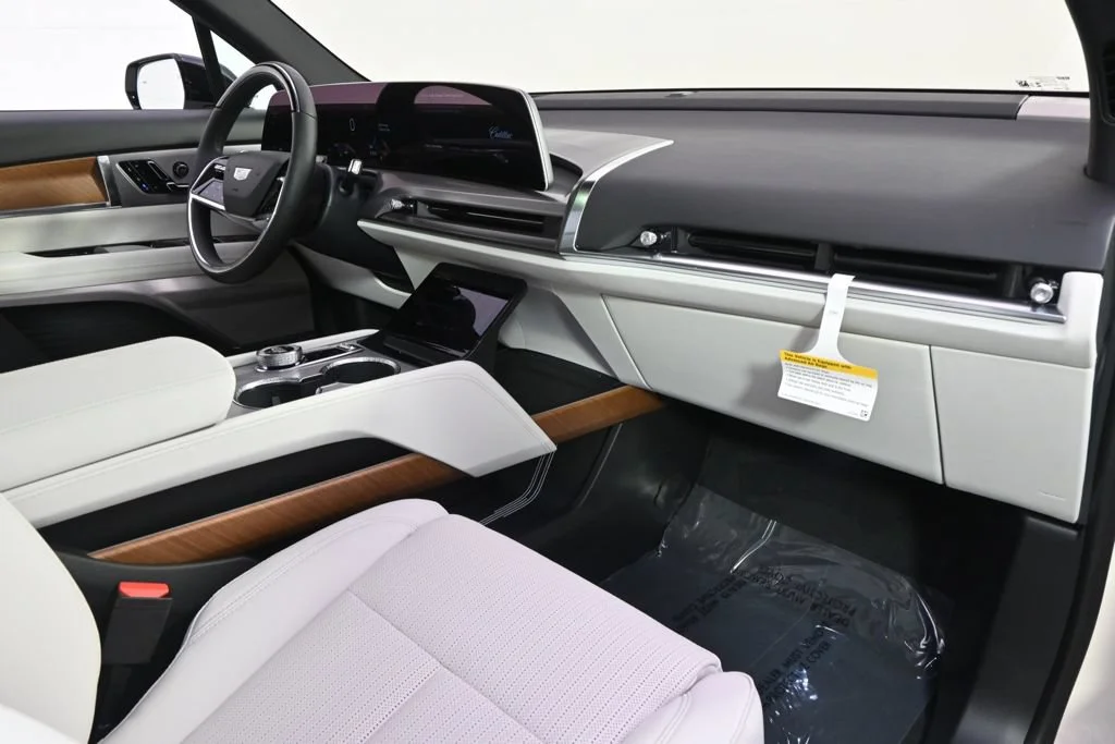 2027 Cadillac VISTIQ Sport - Photo 15