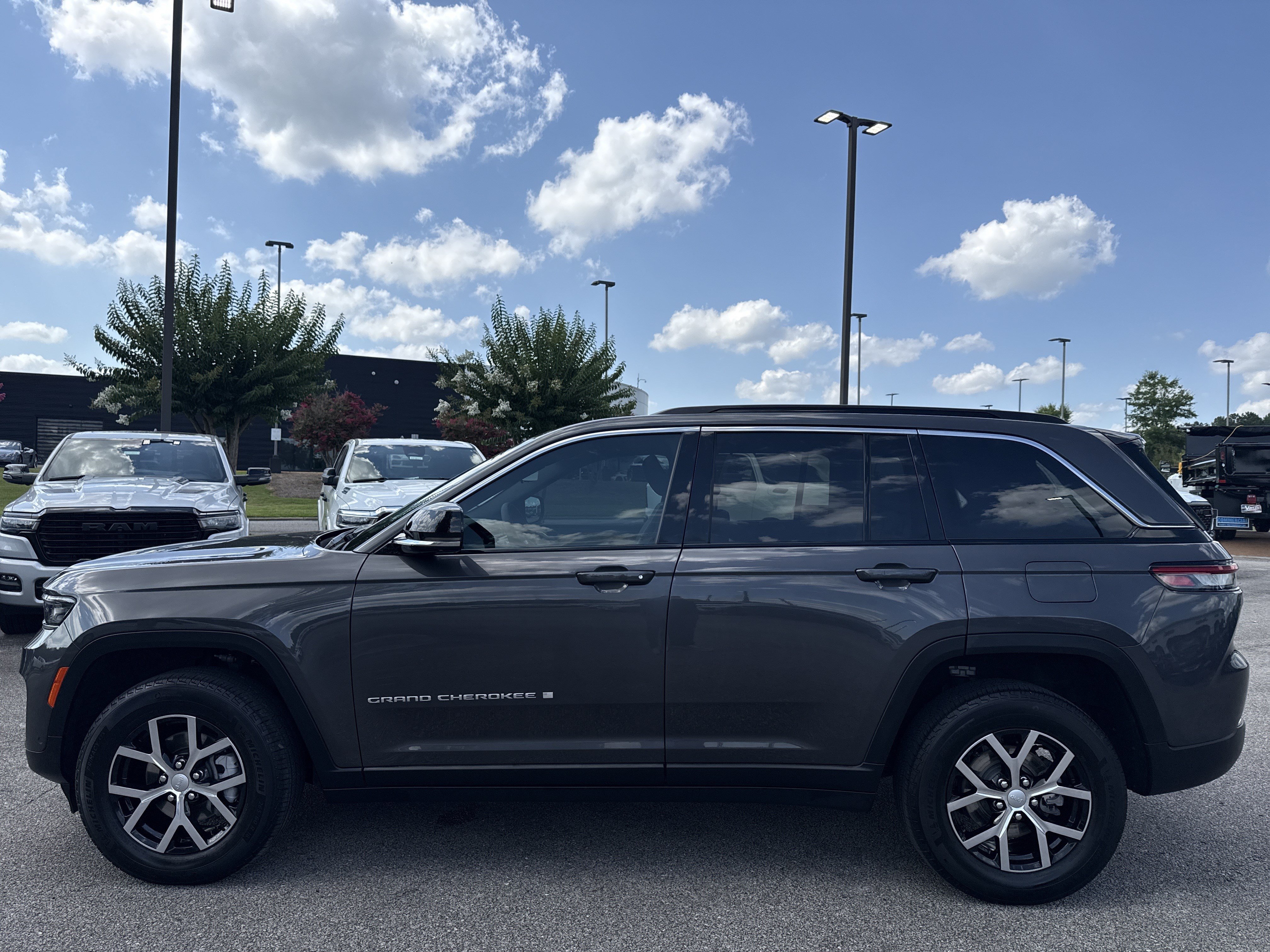 Used 2024 Baltic Gray Metallic Clearcoat Jeep Limited image 10