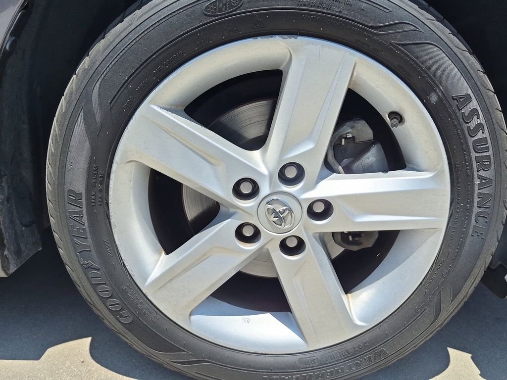 Used 2014 Magnetic Gray Metallic Toyota SE image 12