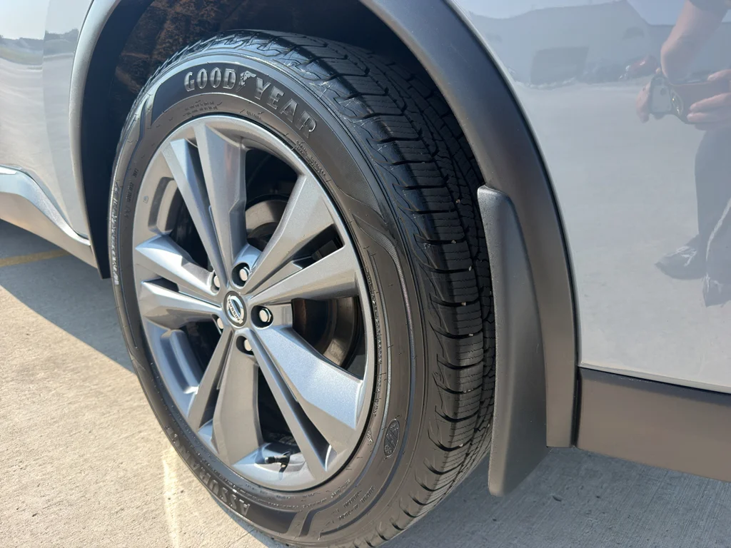 Used 2021 Boulder Gray Pearl Nissan Platinum image 8