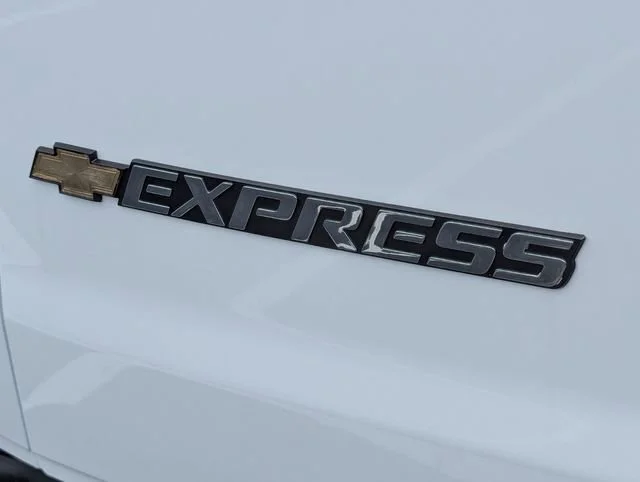 New 2026 Summit White Chevrolet WT image 10