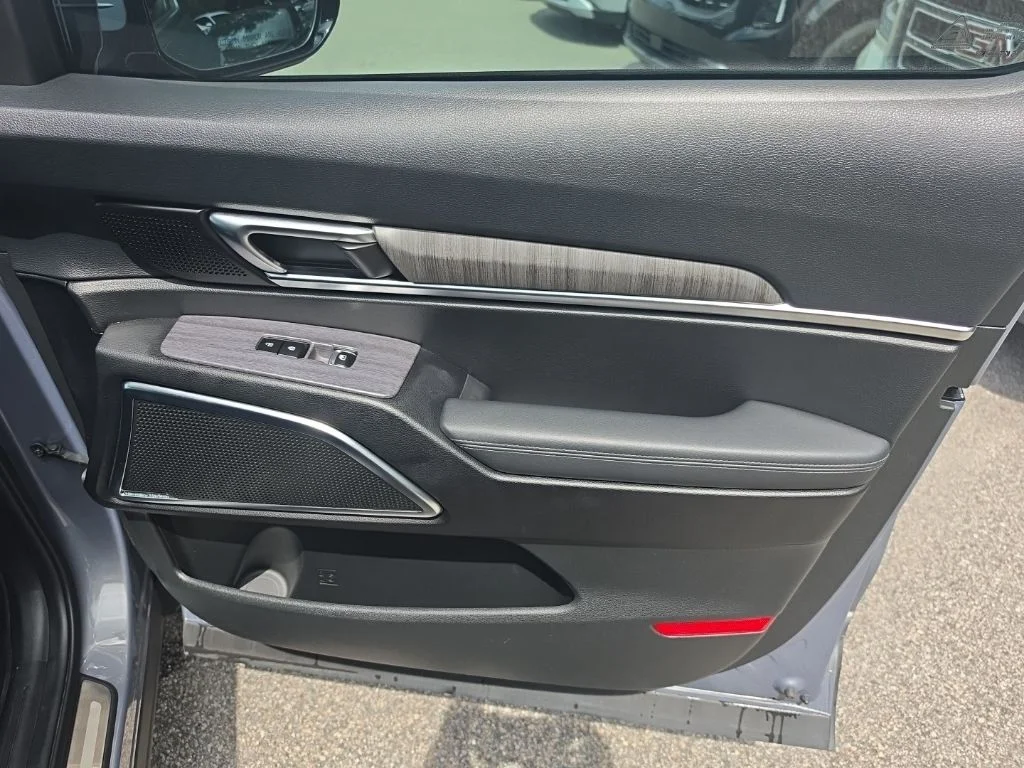 Used 2023 Silver Kia SX-Prestige image 20