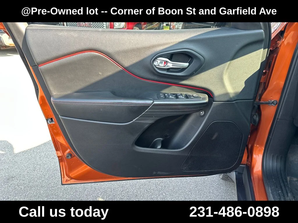 Used 2015 Orange Jeep Trailhawk image 15