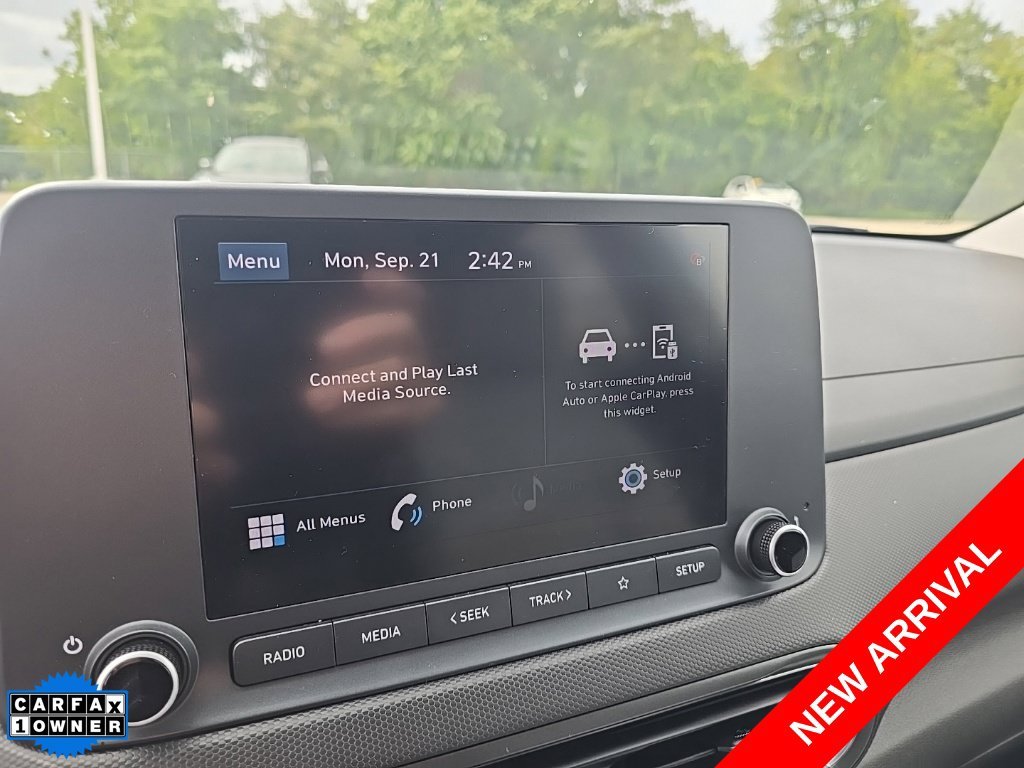 Used 2023 Silver Hyundai SEL image 9