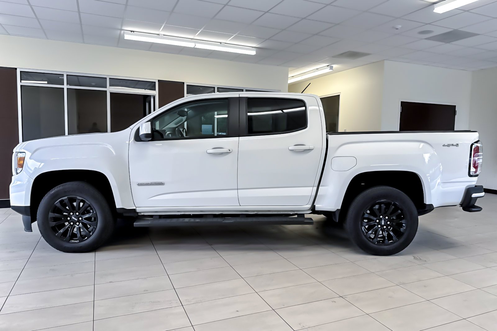 Used 2021 Summit White GMC 4WD Elevation image 7