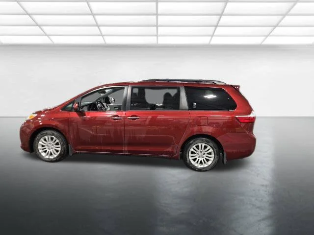 Used 2017 Red Toyota XLE image 7