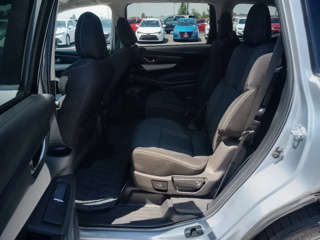 Used 2022 Ice Silver Metallic Subaru Premium image 10