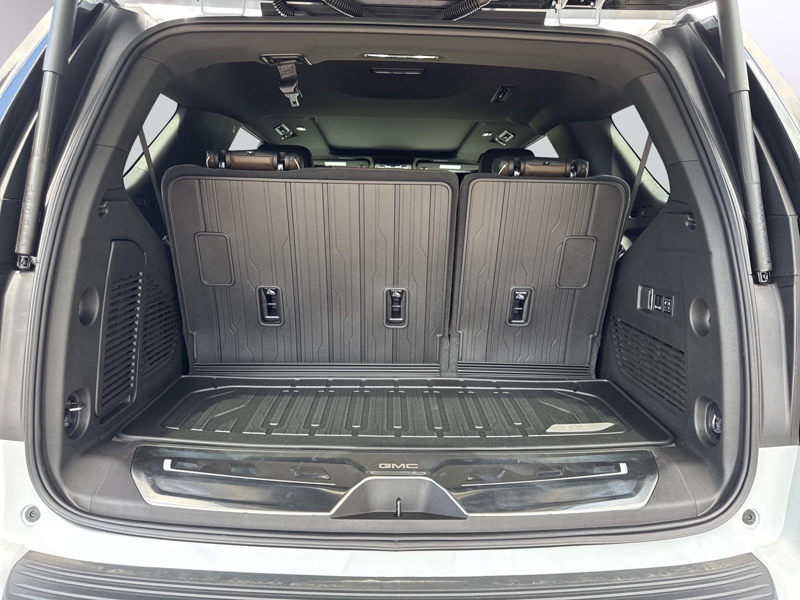New 2026 Glacier White Tricoat GMC Denali Ultimate image 38