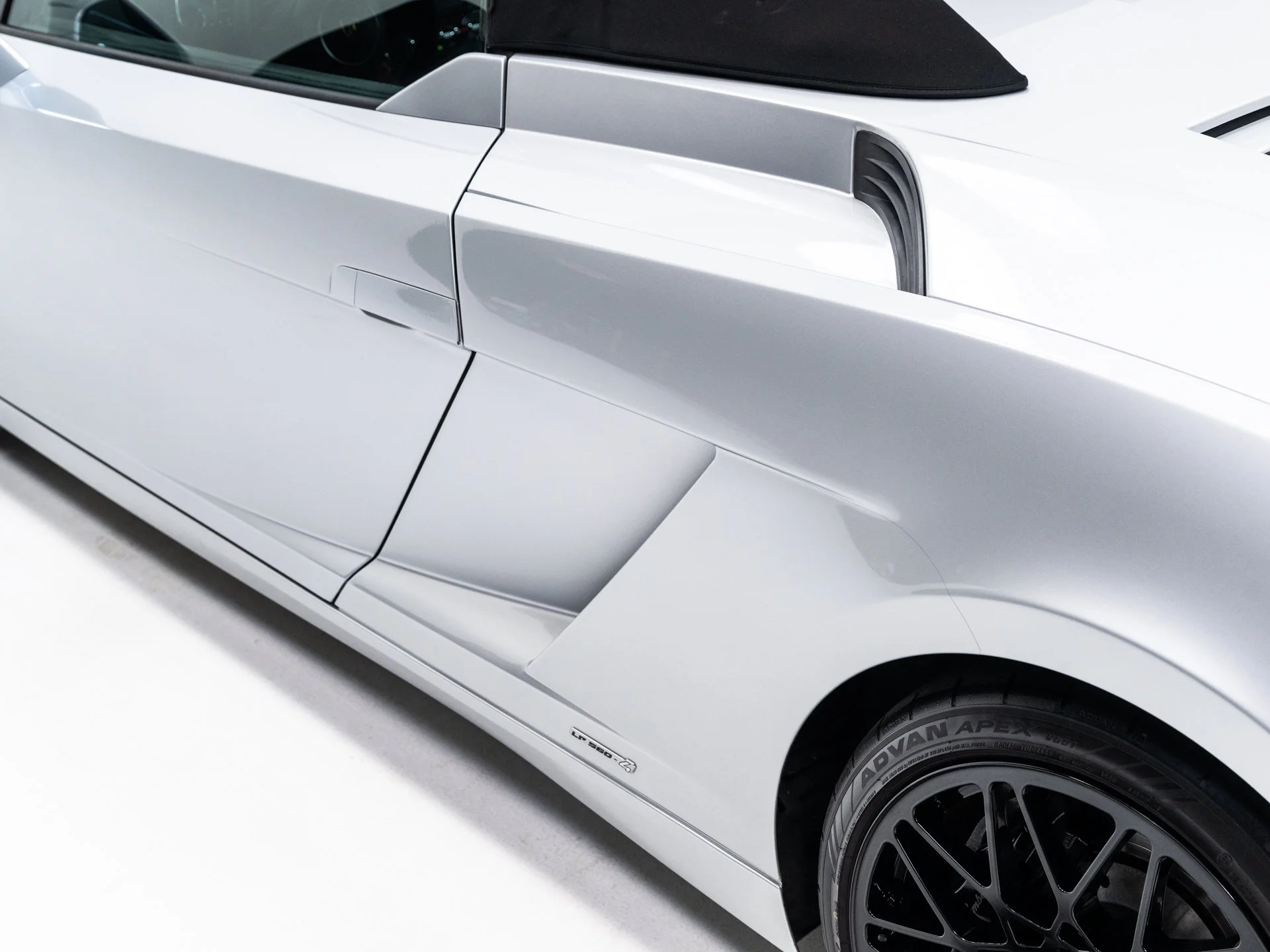 Used 2011 Grigio Thalasso Metallic Lamborghini LP560-4 image 25