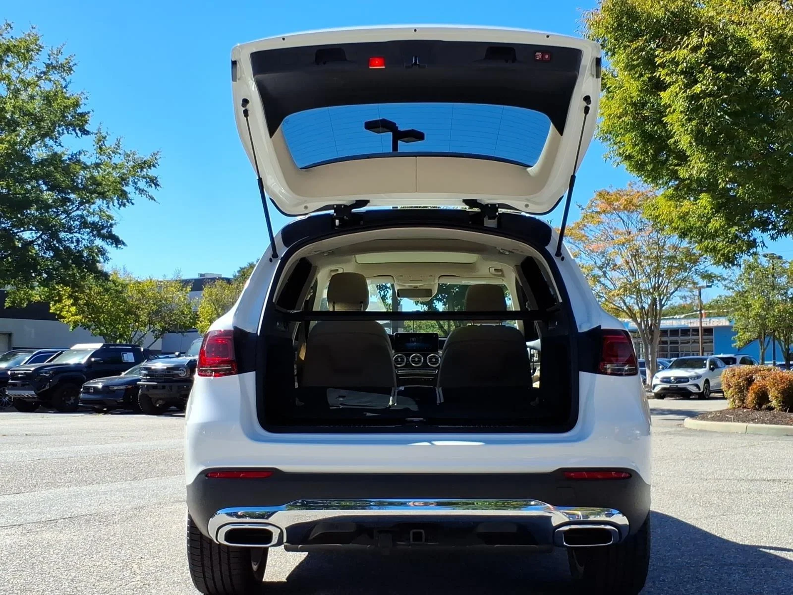 Used 2020 Polar White Mercedes-Benz GLC 300 image 31