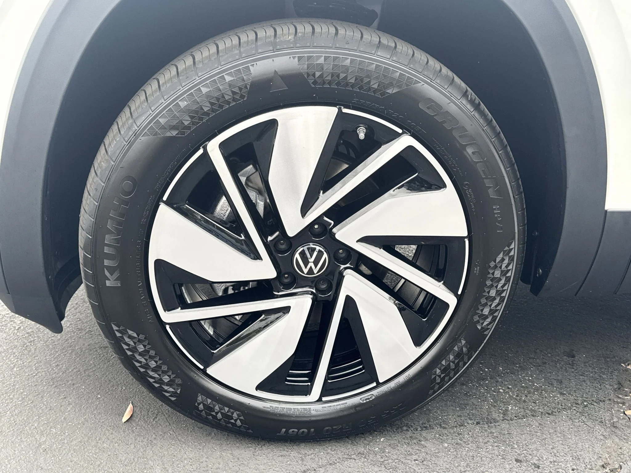 New 2026 Opal White Pearl Volkswagen 2.0T SEL image 8