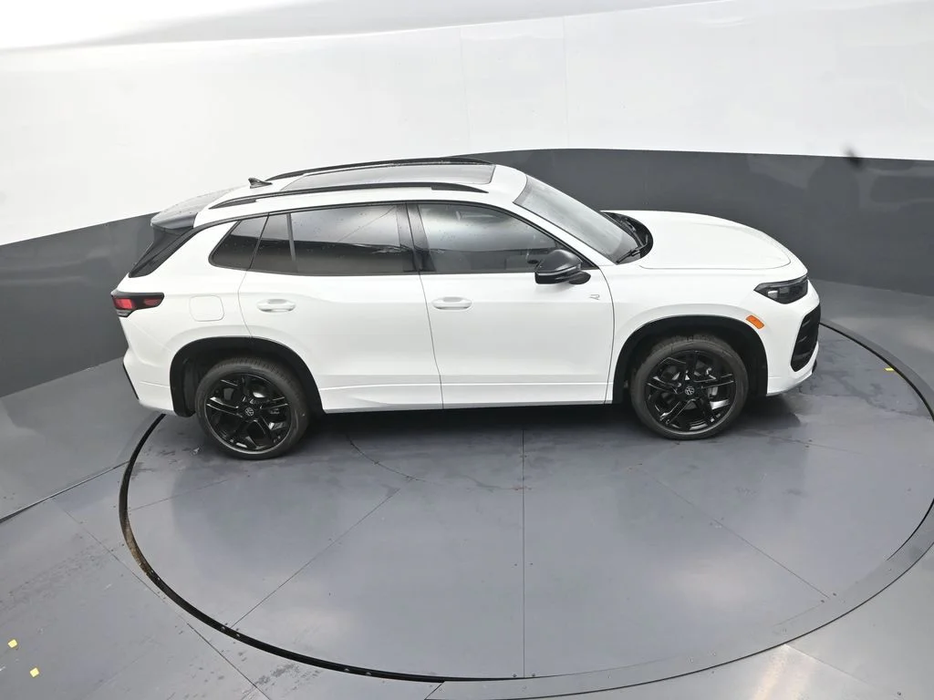 New 2026 White Volkswagen 2.0T SE R-Line Black image 21
