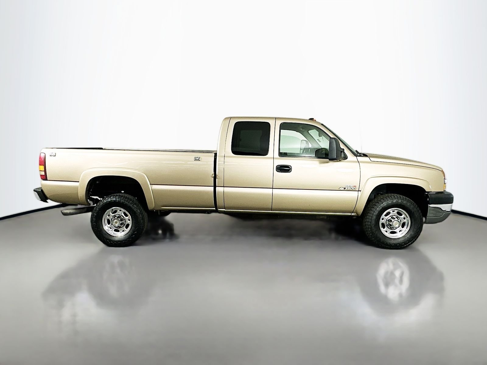 Used 2004 Sandstone Metallic Chevrolet Base image 9