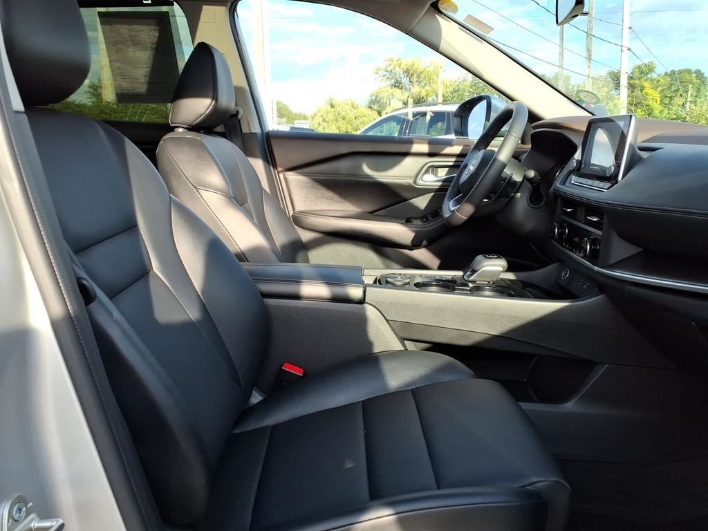 Used 2023 Brilliant Silver Metallic Nissan SV PREMIUM W/PANORAMIC SUNROOF image 28