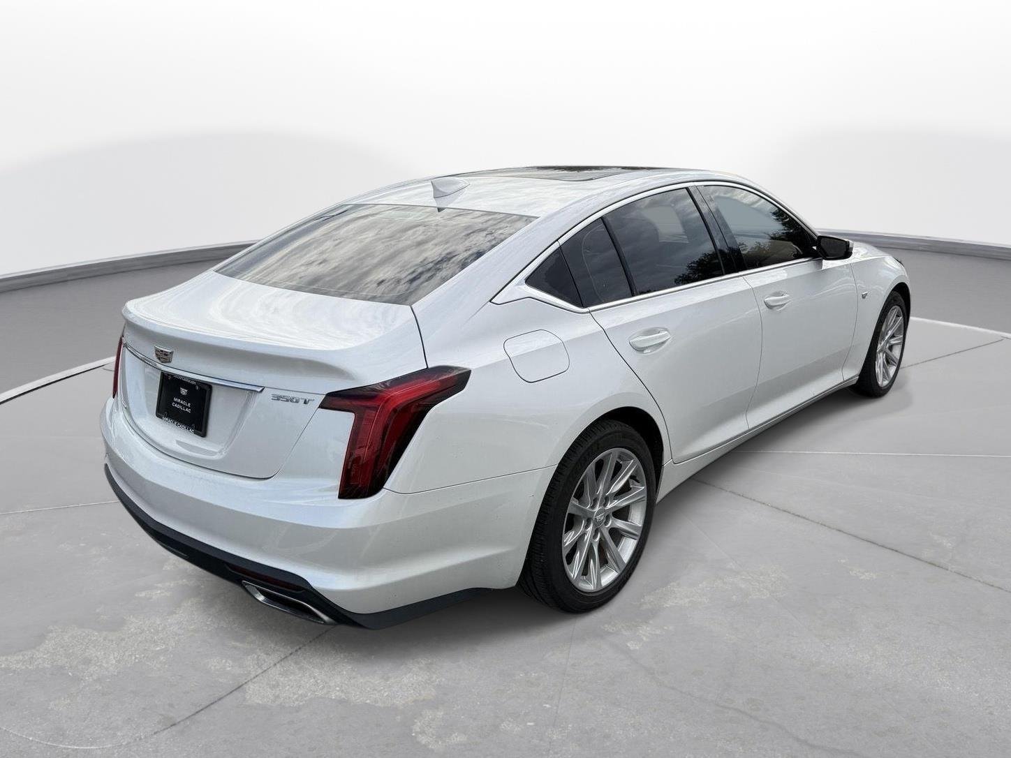 Used 2021 Crystal White Tricoat Cadillac Luxury image 5