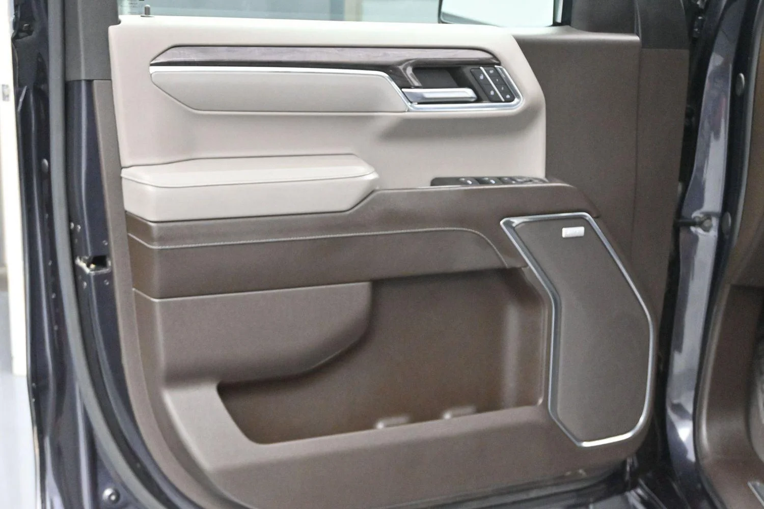 Used 2024 Dark Ash Metallic Chevrolet LTZ image 10