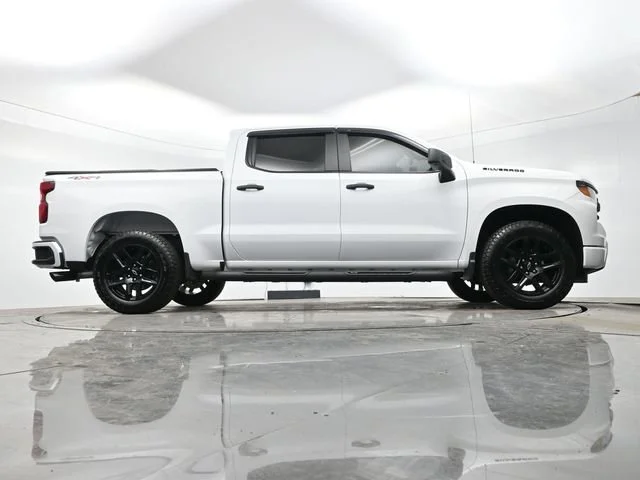 Used 2025 Summit White Chevrolet Custom image 29