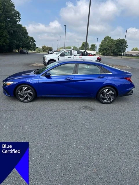 Used 2025 Blue Hyundai SEL Convenience image 2