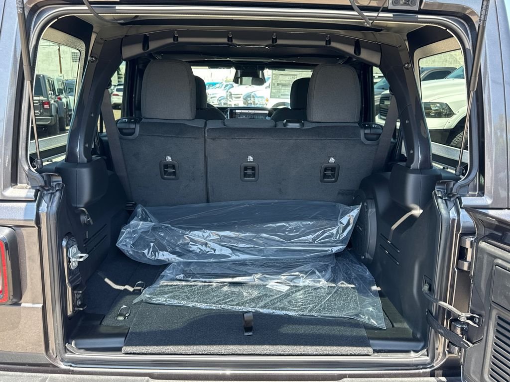 New 2026 Granite Crystal Metallic Clear-Coat Exterior Paint Jeep 85th Anniversary Edition image 13