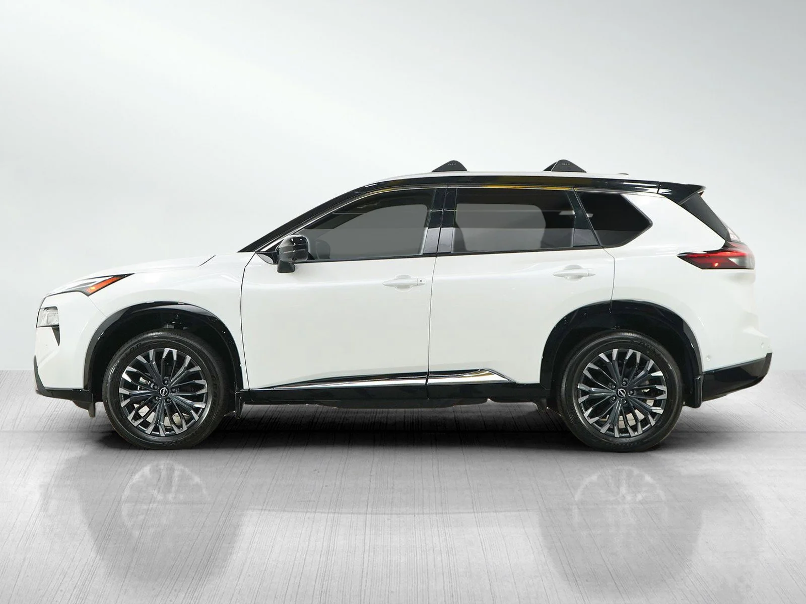 Used 2025 Nissan Rogue Platinum with VIN JN8BT3DD5SW300507 for sale in Wayzata, Minnesota