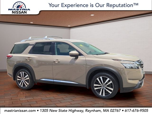 2023 Nissan Pathfinder Platinum 4WD's photo