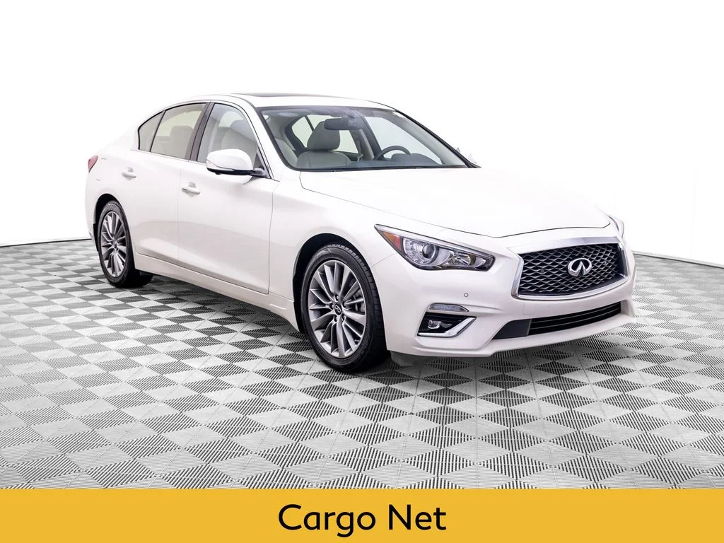 Used 2023 White INFINITI LUXE image 8