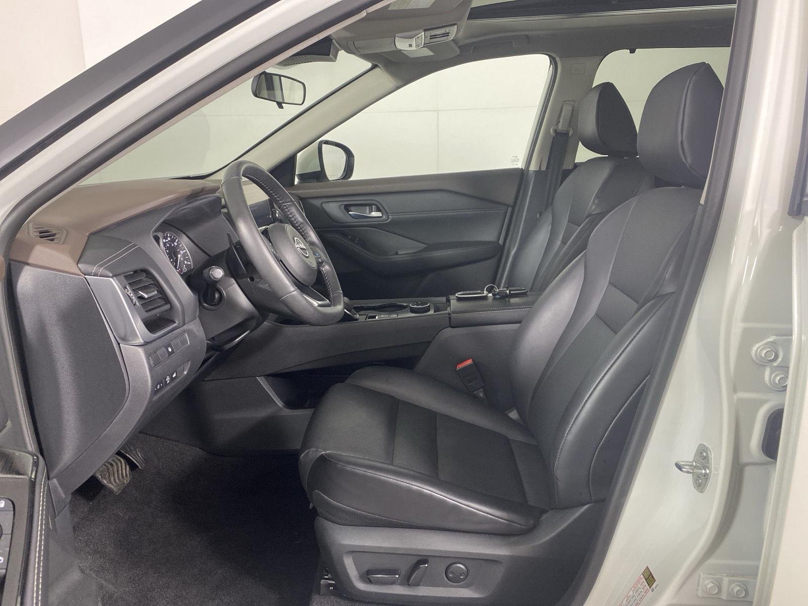 Used 2023 Pearl White Tricoat Nissan SV image 13