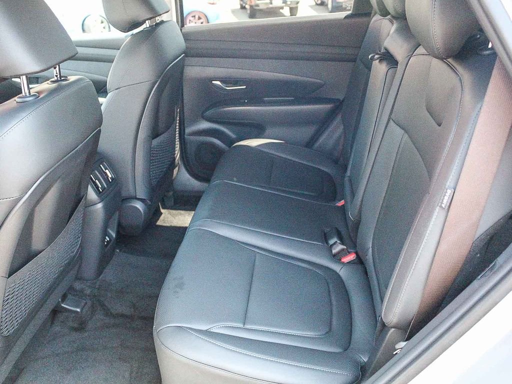 Used 2025 Silver Hyundai SEL Convenience image 20