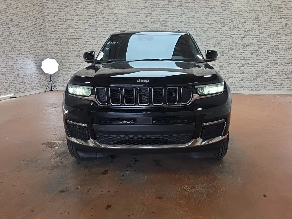 Used 2024 Black Jeep Limited image 2