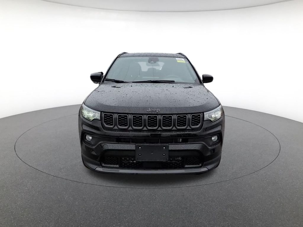 New 2026 Diamond Black Crystal Pearl-Coat Exterior Paint Jeep Latitude image 16