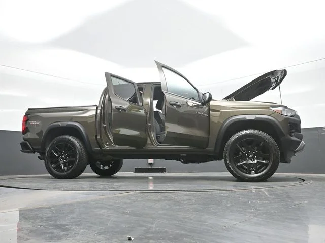 Used 2025 Brown Chevrolet Trail Boss image 31