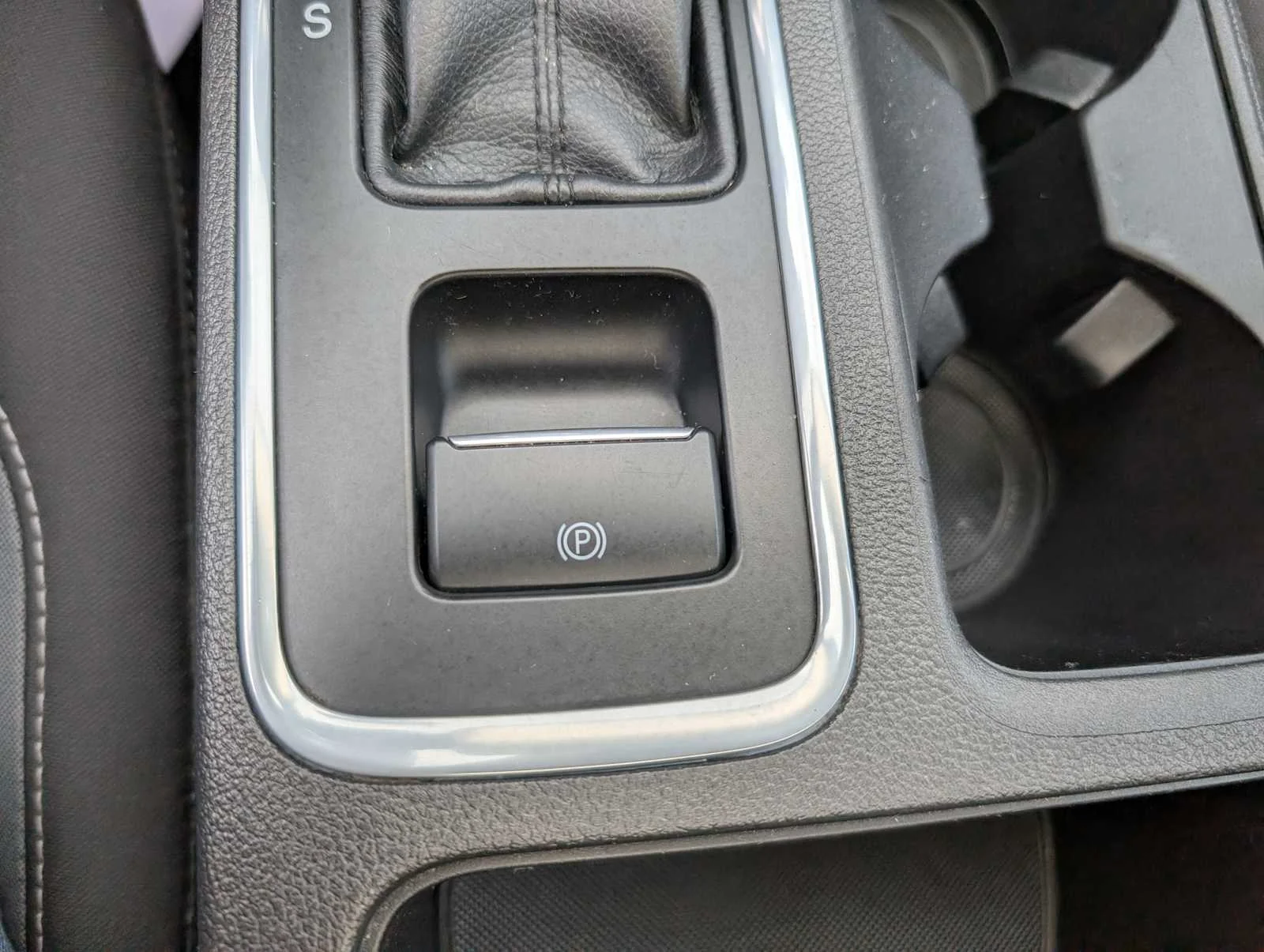Used 2018 Shadow Black Ford SE image 27