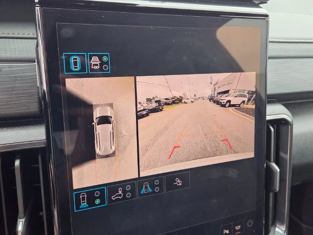 Used 2026 White GMC AT4 image 24
