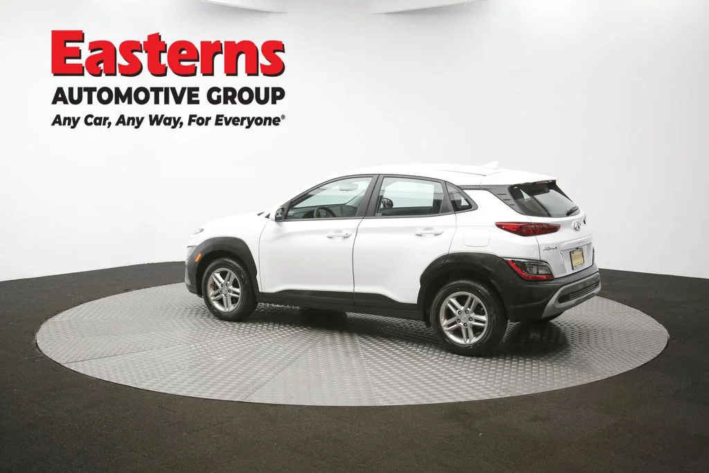 Used 2022 White Hyundai SE image 59