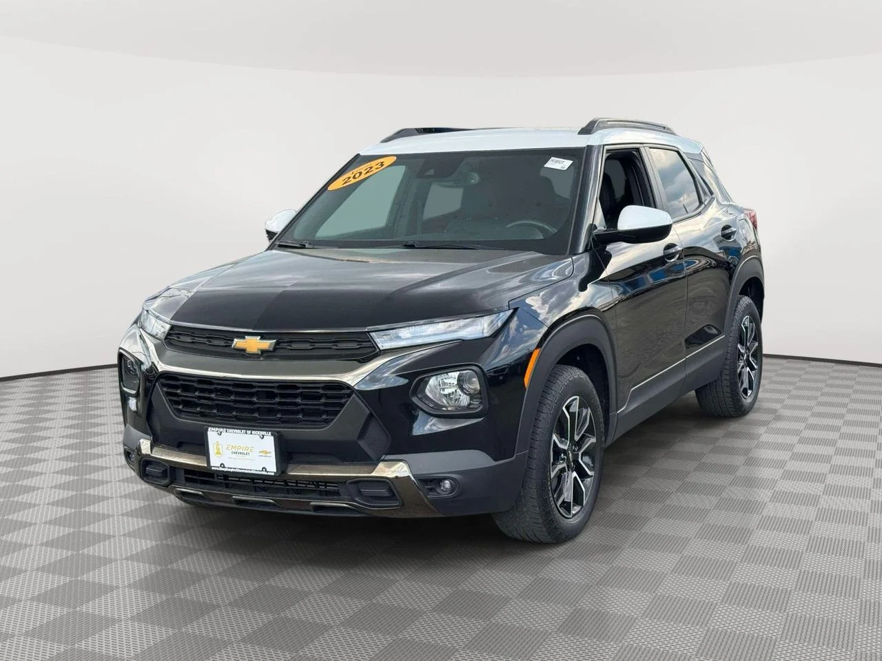 Used 2023 Mosaic Black Metallic Chevrolet FWD ACTIV image 3