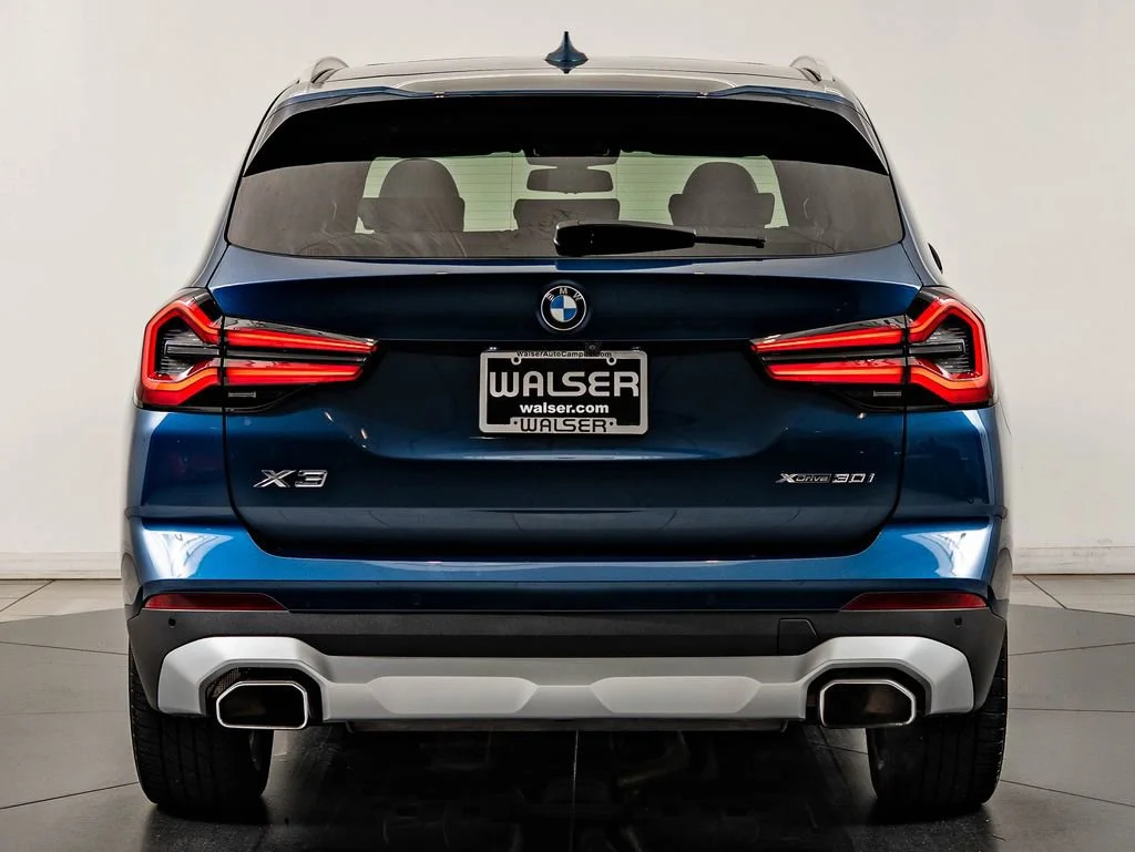 Used 2022 Phytonic Blue Metallic BMW xDrive30i image 7