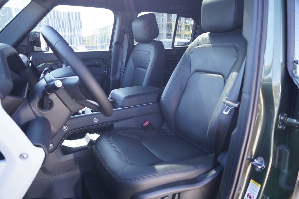 New 2026 Woolstone Green Land Rover X-Dynamic SE image 11