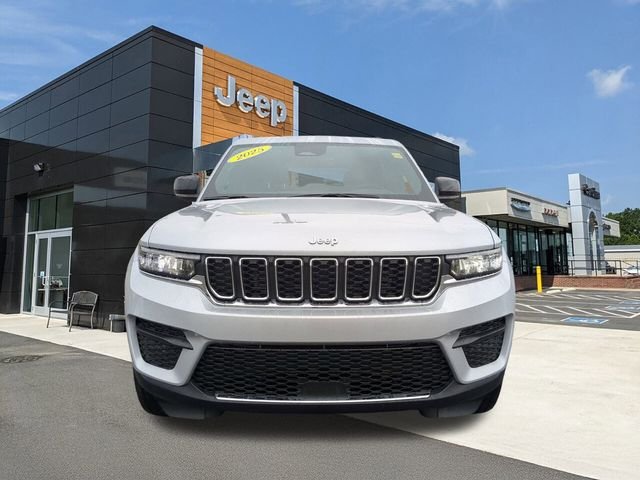 New 2025 Silver Zynith Exterior Paint Jeep Laredo image 16