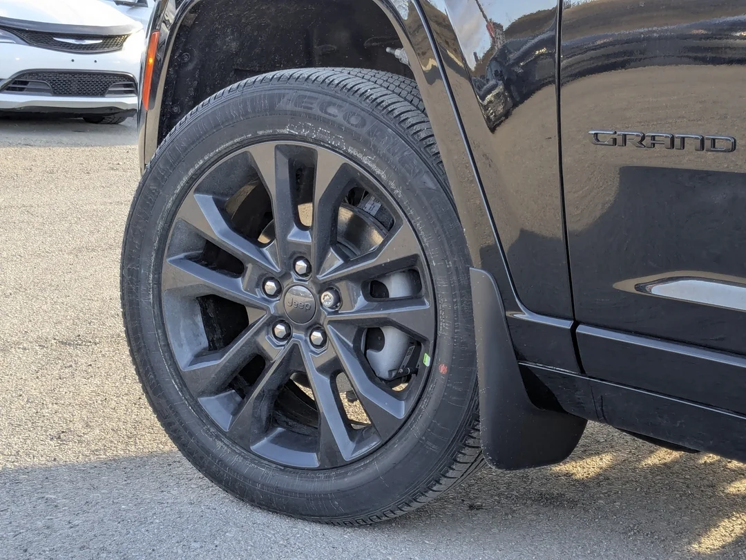 New 2026 Black Jeep Limited Reserve - - 4x4 - Nappa Leather - Ventilated Seats - Trailer Tow Pack & More! image 9