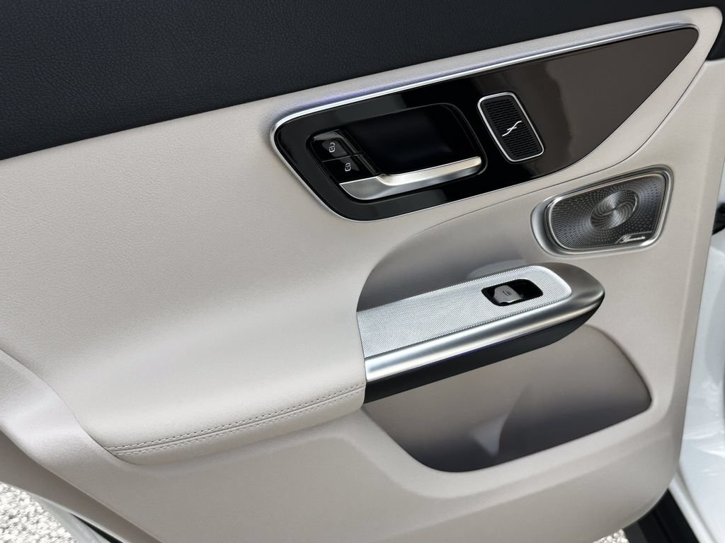 New 2026 Polar White Mercedes-Benz GLC 300 image 63