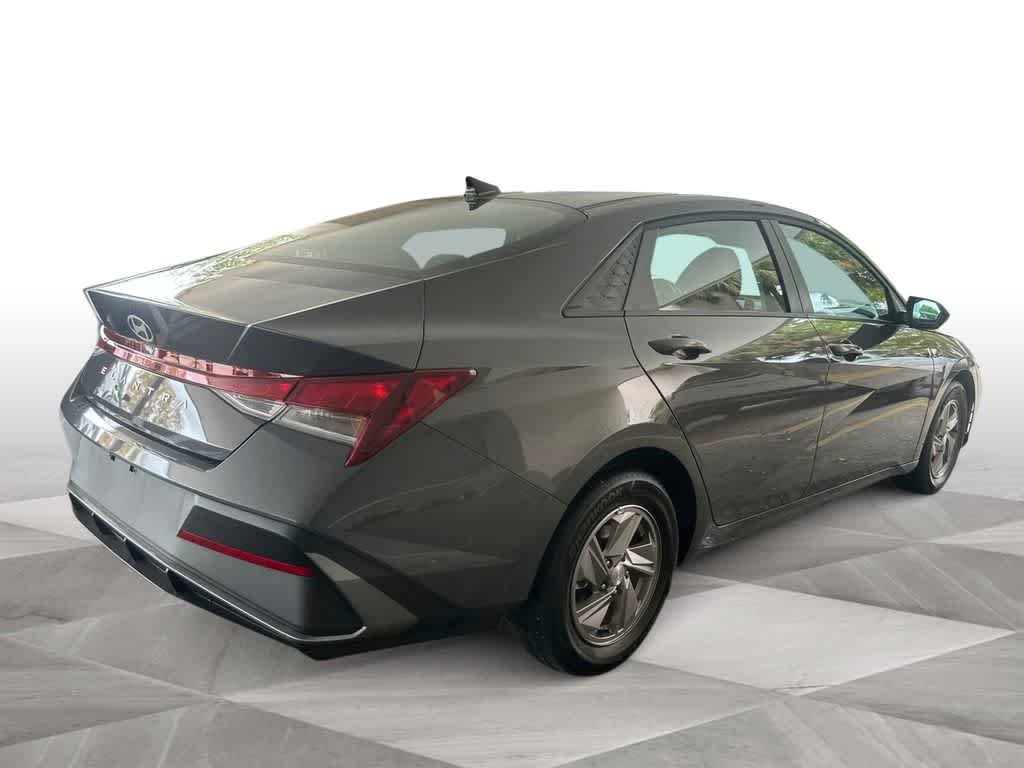 Used 2025 Ecotronic Gray Hyundai SE image 8