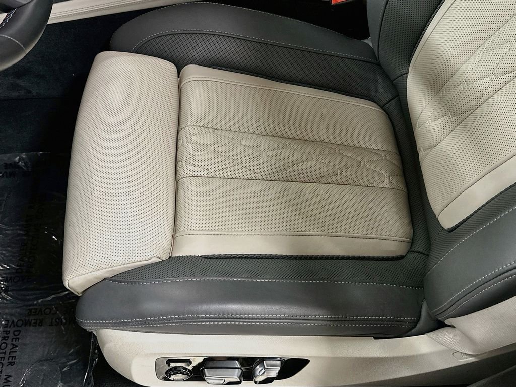 Used 2026 Black BMW M60i image 21