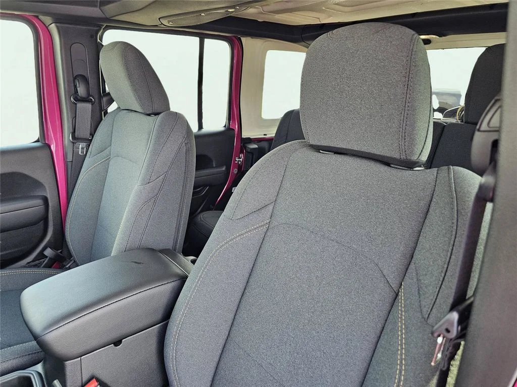 New 2026 Tuscadero Pearlcoat Jeep Sport S image 18