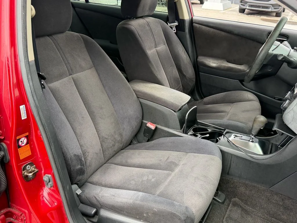 Used 2009 Red Nissan 2.5 S image 18
