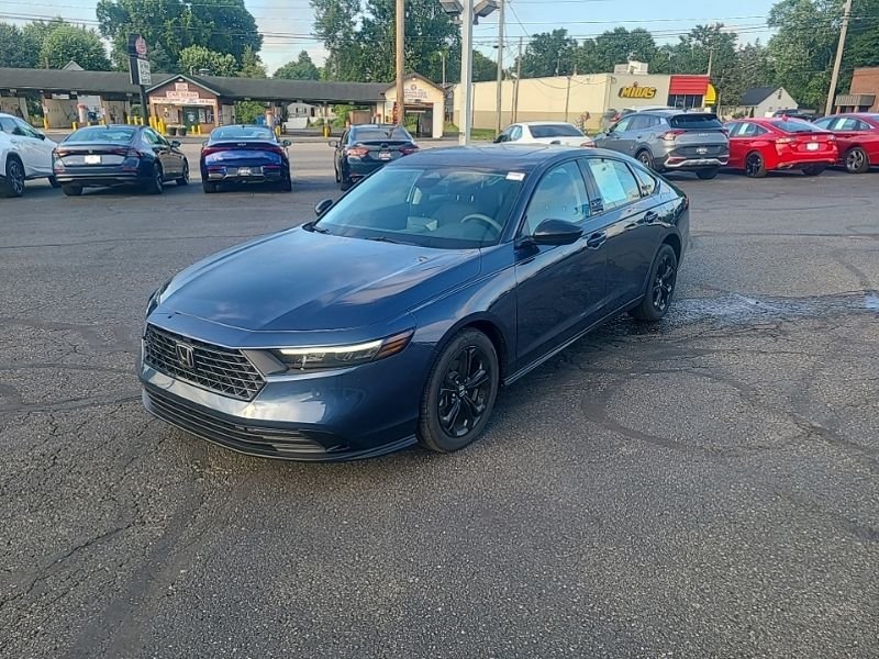 Used 2025  Honda SE image 2